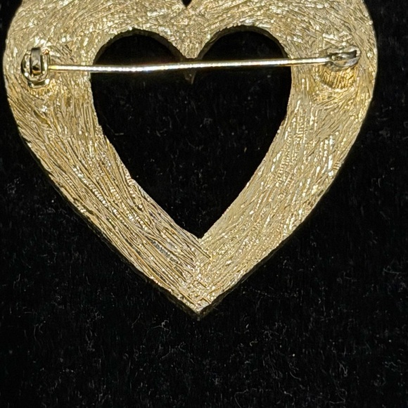 Gold Heart Pin Brooch - Elegant Women’s Jewelry - Picture 2 of 6